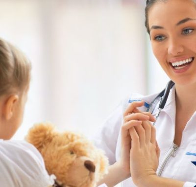 ¿Qué diferencia hay entre un pediatra y un médico general?
